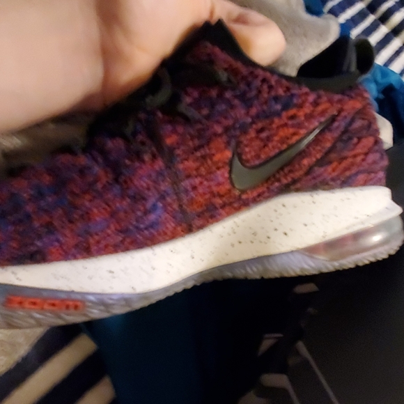 Basketball Shoes - Picture 2 of 5